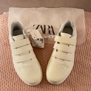 NWT ZARA Women’s white sneakers